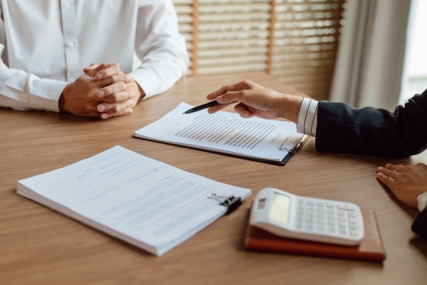 Professionnels de santé, intérim et durée minimale d’activité : à justifier !
